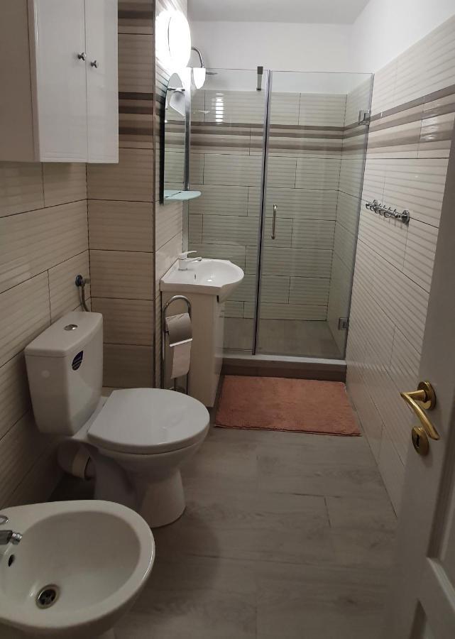 Rebecca Sweet Apartment Oradea Exteriör bild